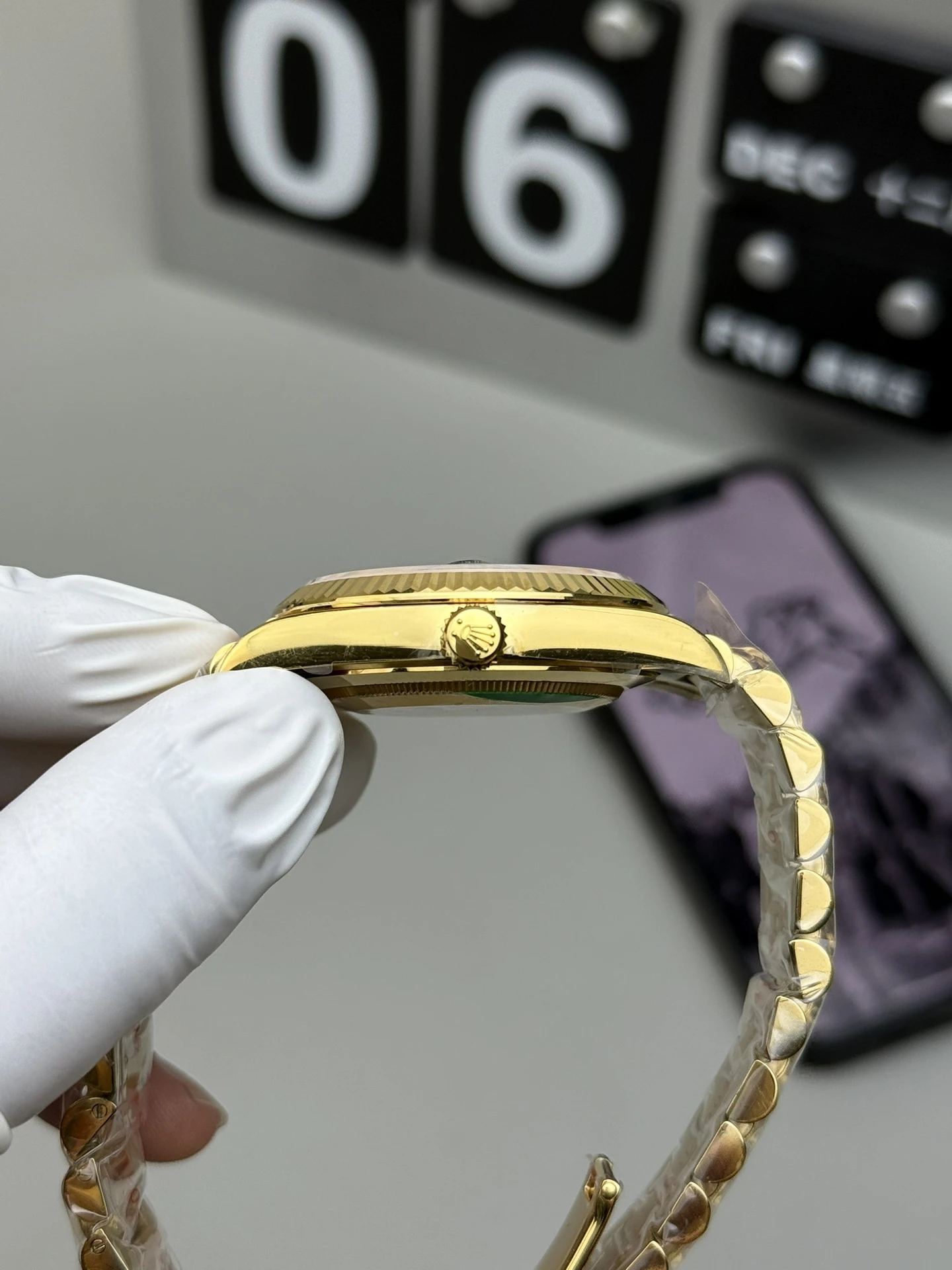 Replica Rolex Day-Date M228238-0004 40mm 18K Yellow Gold with Black Dial - Image 7